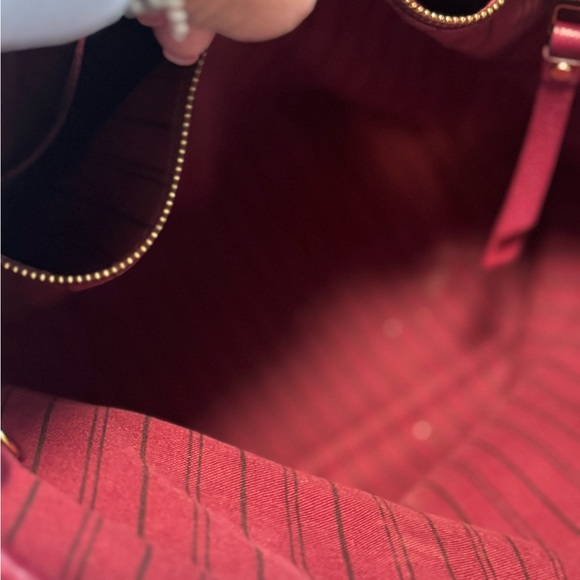 Louis Vuitton Tote - Picture 10 of 12